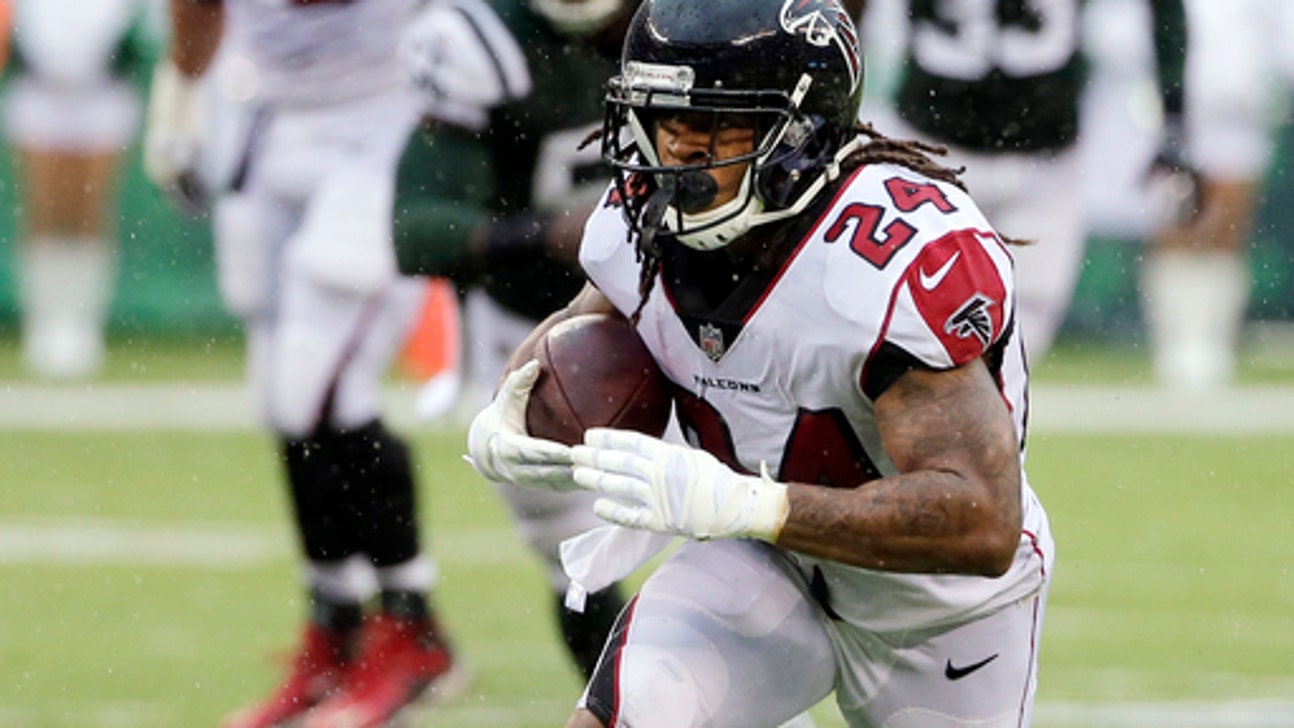 Falcons RB Devonta Freeman clears concussion protocol