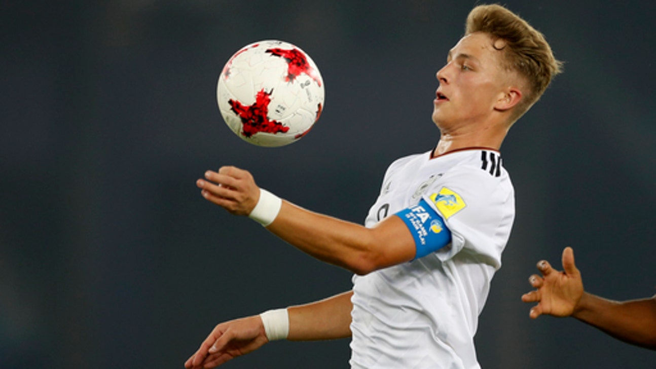 Hamburg hopes pinned on 17-year-old Jann-Fiete Arp
