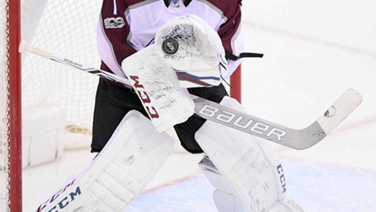 Carlson helps Capitals beat Avalanche 5-2 (Dec 12, 2017)