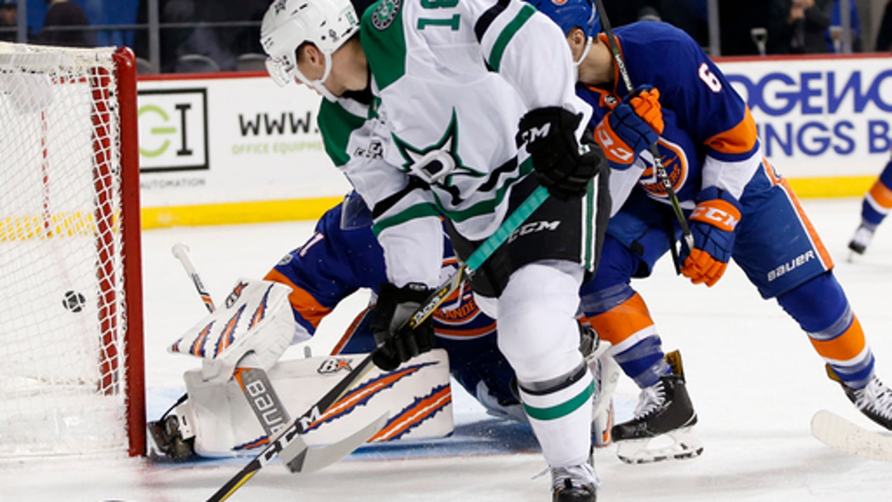 Pitlick, Benn lead Stars to 5-2 victory over Islanders