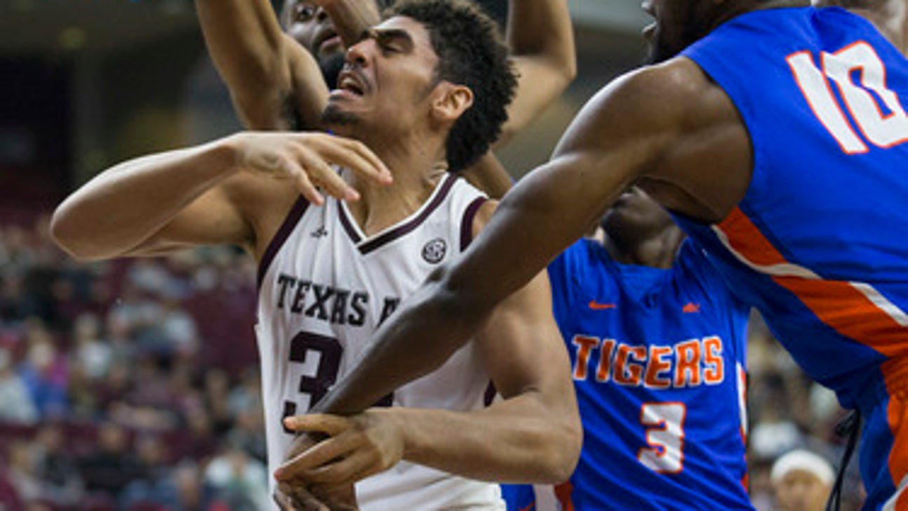 No. 9 Texas A&M coasts past Savannah State 113-66 (Dec 13, 2017)