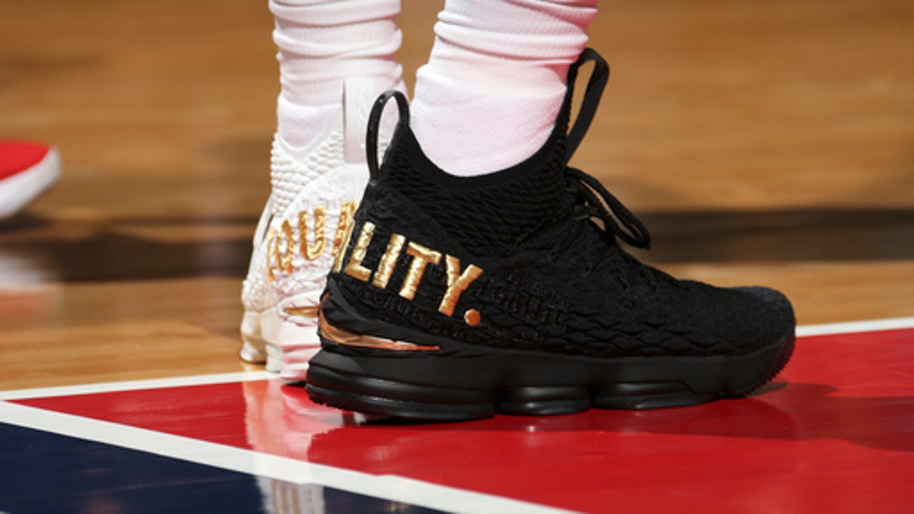 LeBron wears 1 black shoe, 1 white shoe, speaks about Trump
