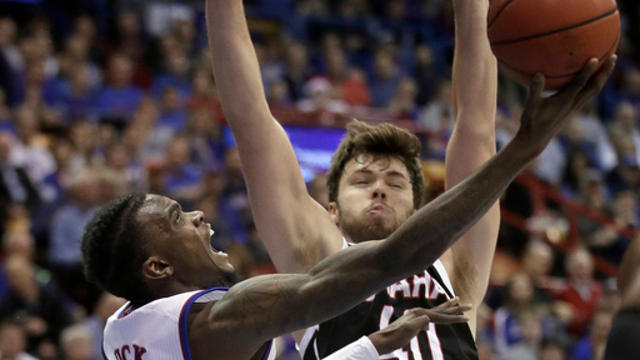 Mykhailiuk's 3s spur No. 14 Kansas to 109-64 rout of Omaha (Dec 18, 2017)