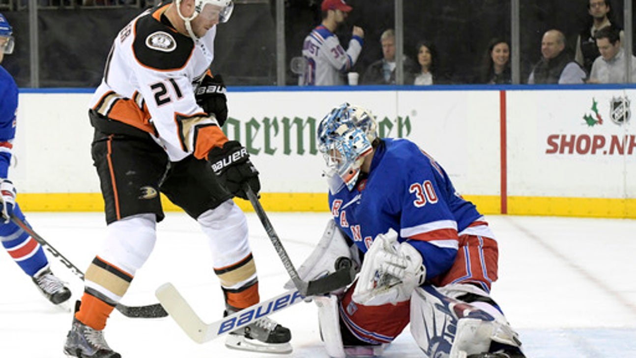 Lundqvist, Carey lead Rangers past Ducks 4-1 for 3rd in row