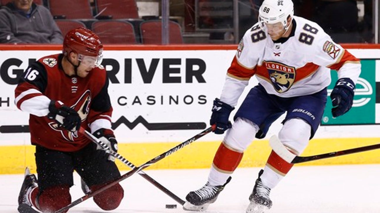 Panthers rally for 3-2 win, hand Coyotes 7th straight loss (Dec 19, 2017)