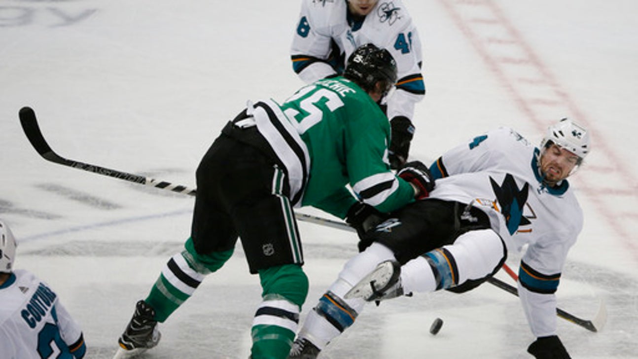 Pitlick scores twice, Bishop and Stars beat Sharks 6-0 (Dec 31, 2017)