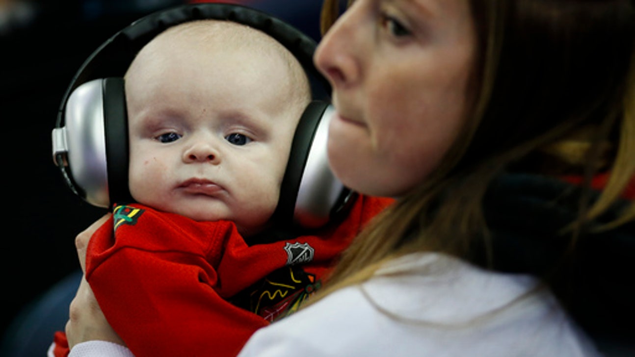 Giordano scores in OT to lift Flames over Blackhawks (Dec 31, 2017)