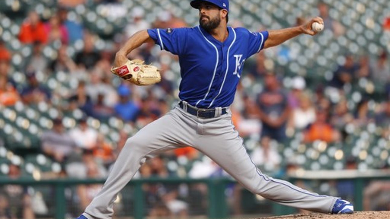 Dodgers get Alexander in 3-team trade with White Sox, Royals