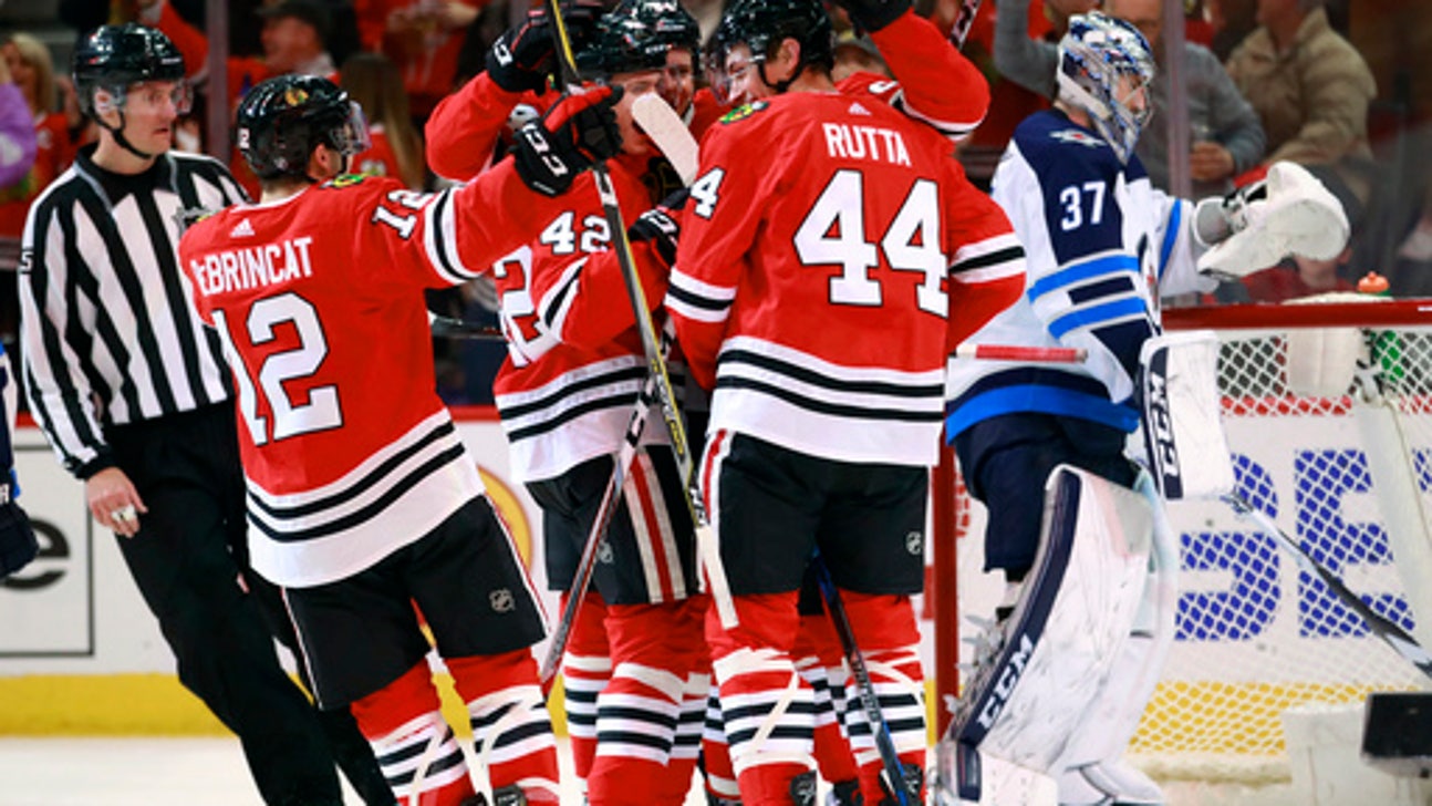 Blackhawks beat Jets behind Kampf's first goal (Jan 12, 2018)