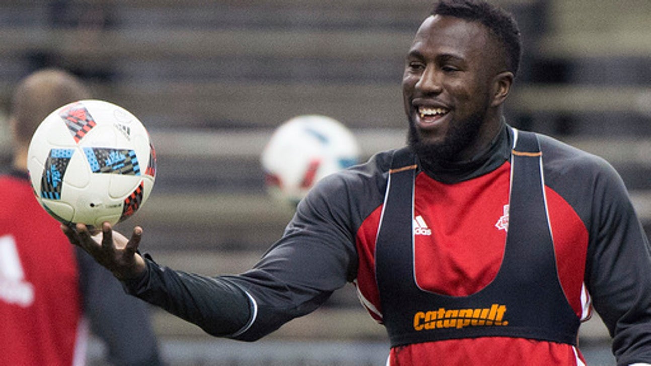 With no World Cup for US this year, Altidore shifts focus