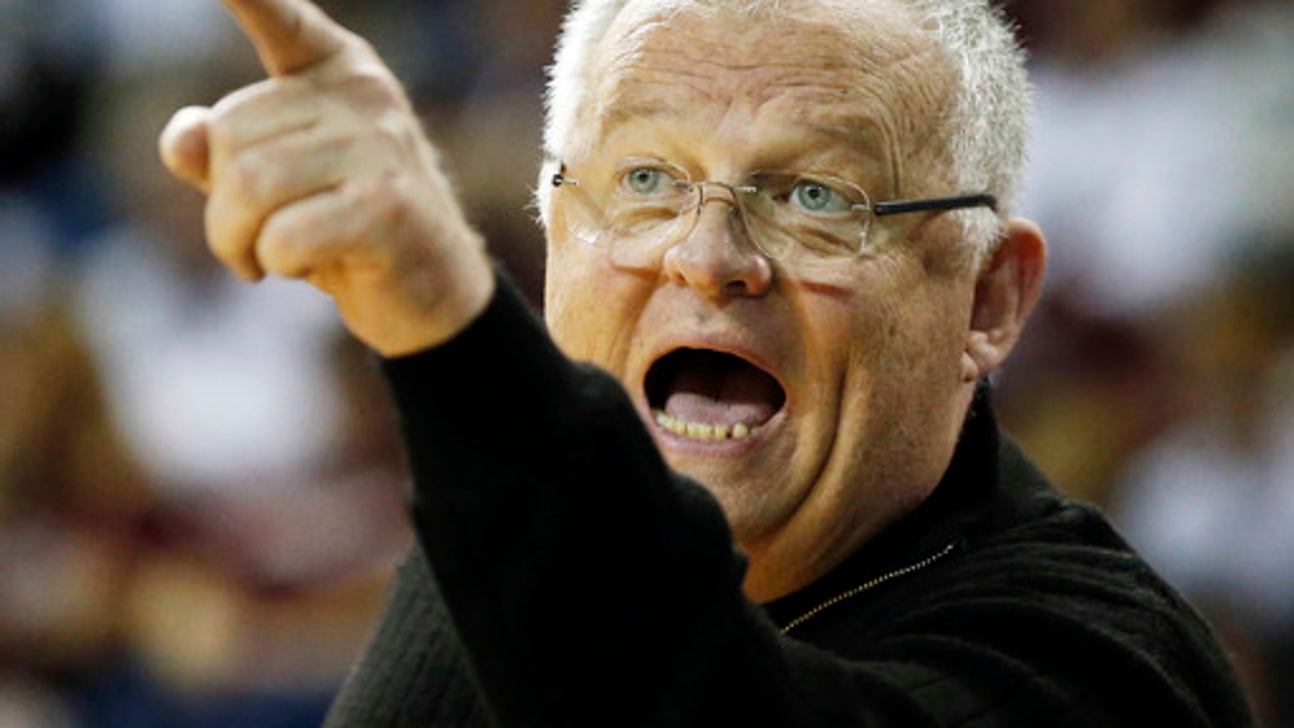 Chattanooga's Foster downplays looming 900-win milestone