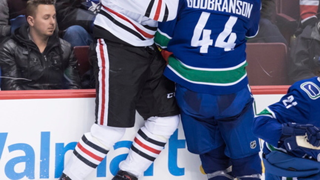 Gaunce scores twice, Canucks beat Blackhawks 4-2 (Feb 01, 2018)
