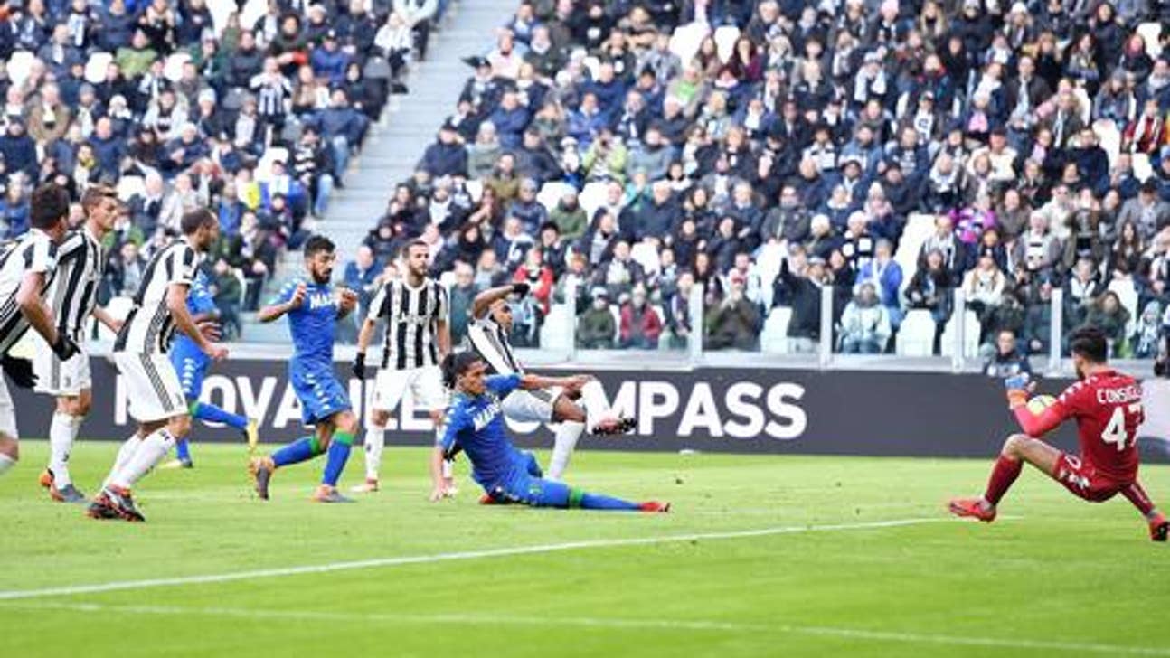 Higuain scores hat trick in seven-goal Juventus rout