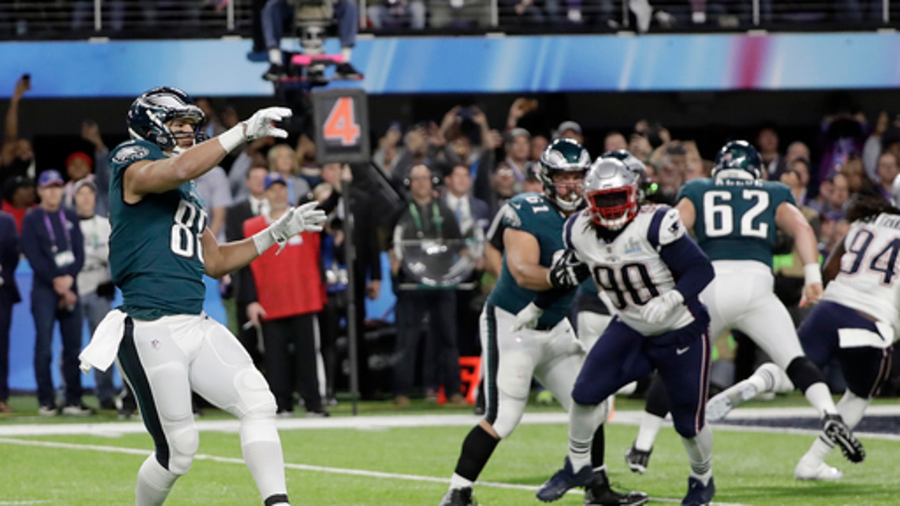 AP Sources: Tight end Trey Burton leaves Eagles for Bears