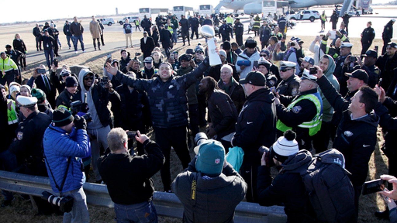 Philly feting 1st Super Bowl title with parade