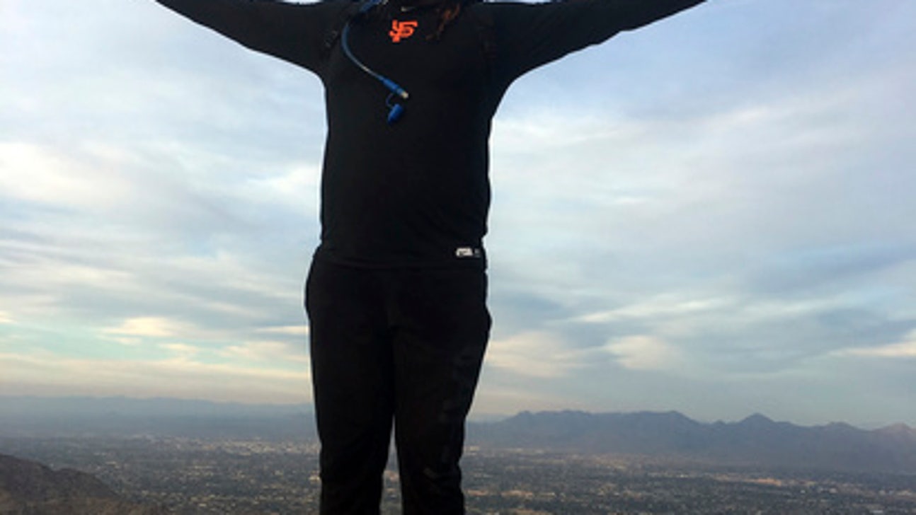 Giants Johnny Cueto takes his fitness to Camelback Mountain