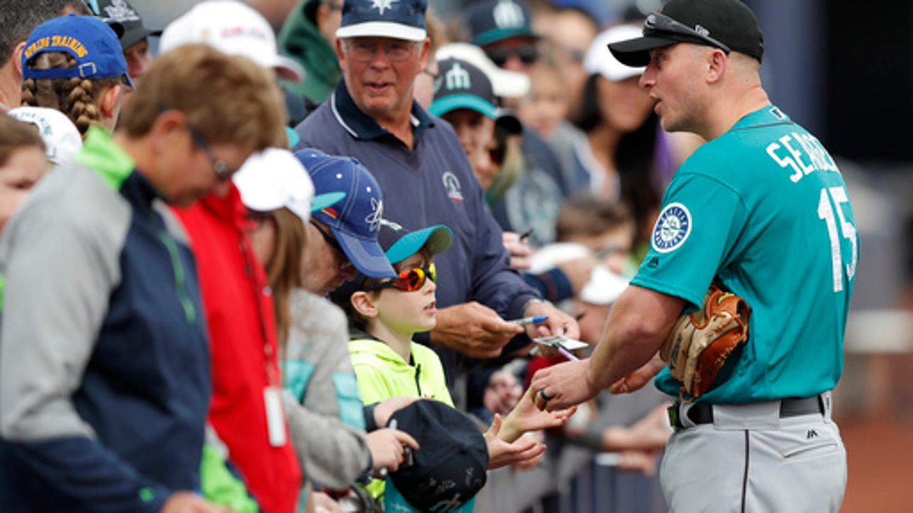 Kershaw sharp; Seager brothers face off for 1st time in bigs