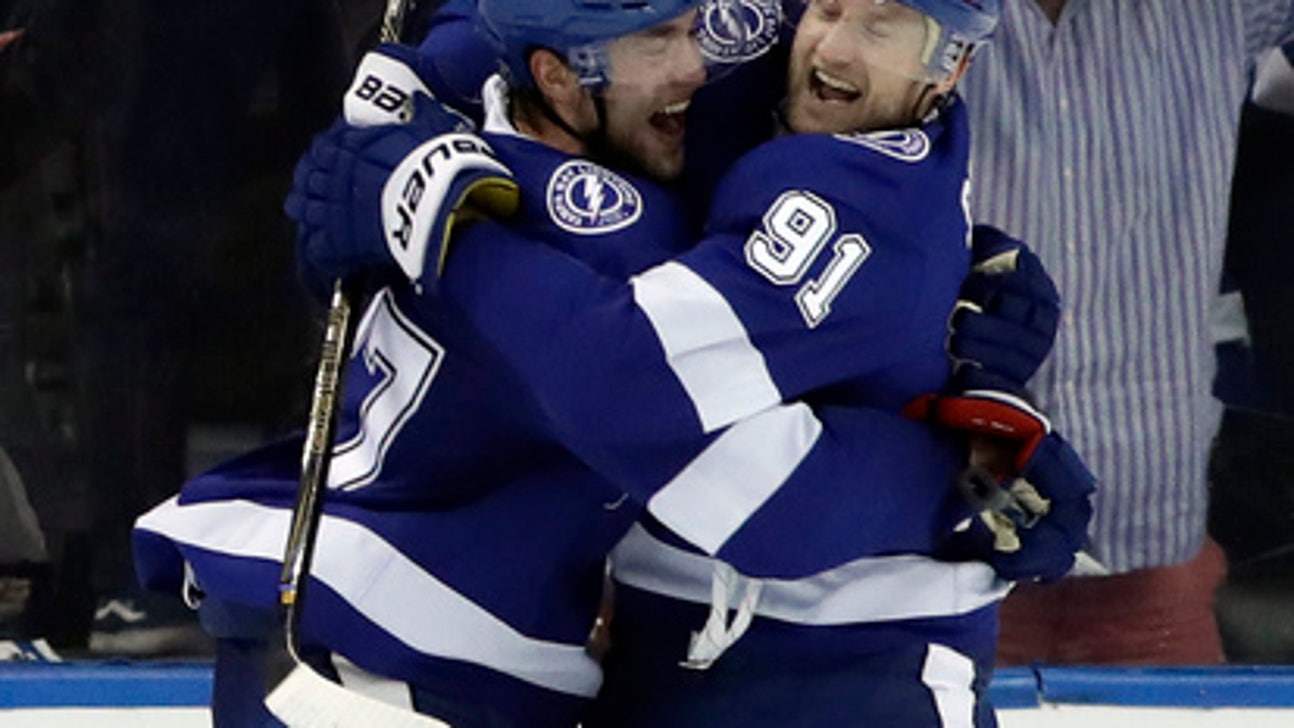 Steven Stamkos, Lightning outscore Flyers 7-7