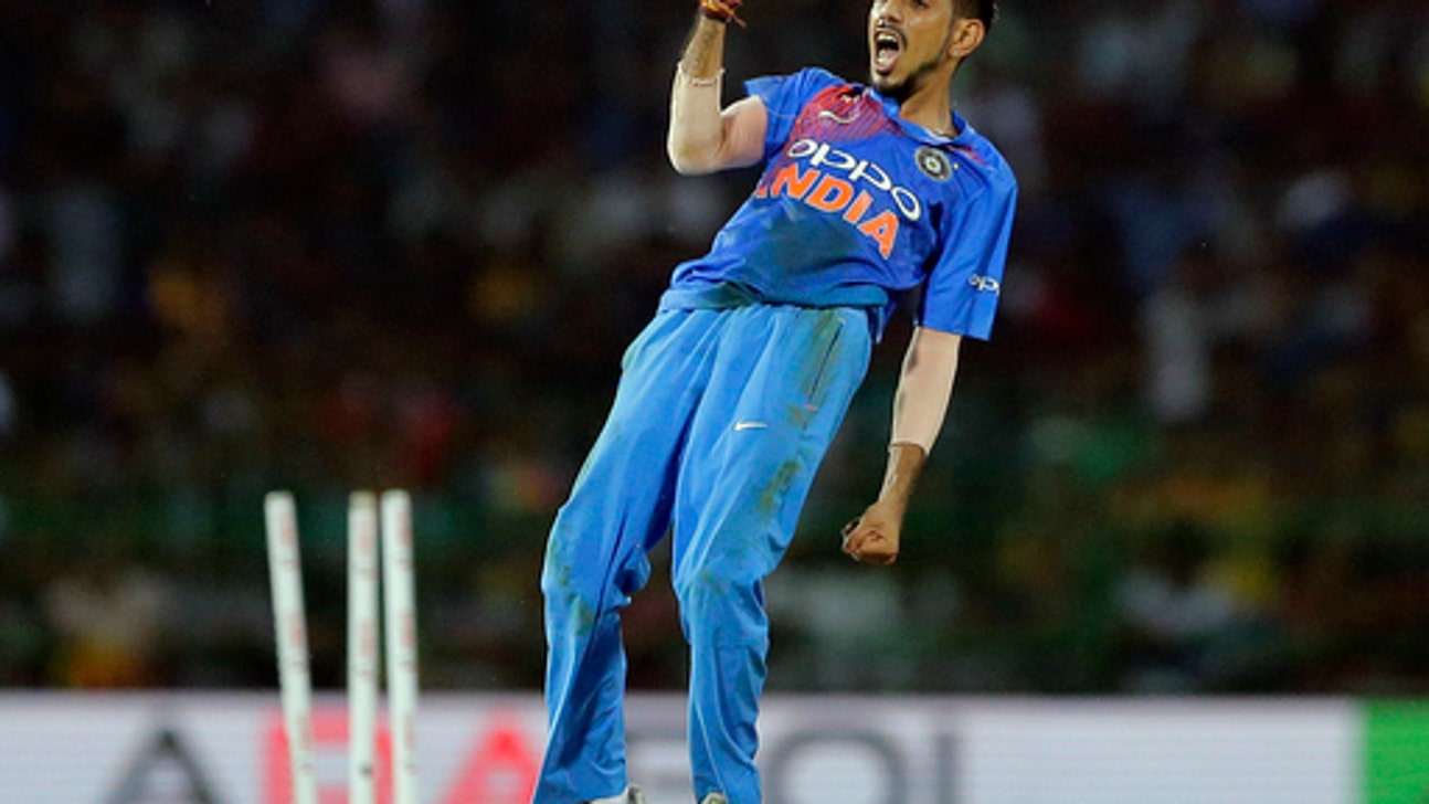 Sri Lanka beat India by 5 wickets in the tri-nation opener