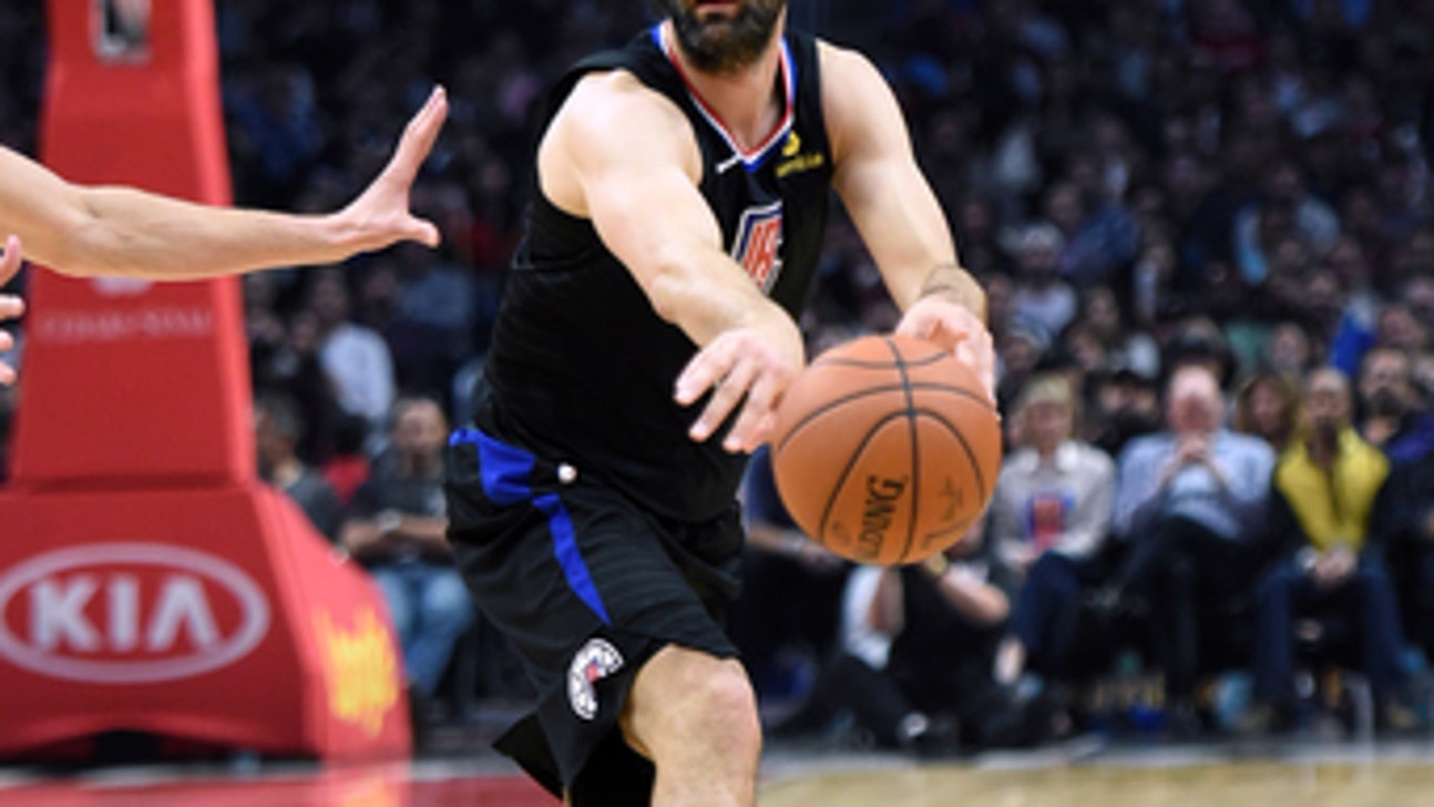 Clippers easily defeat James and Cavaliers 116-102