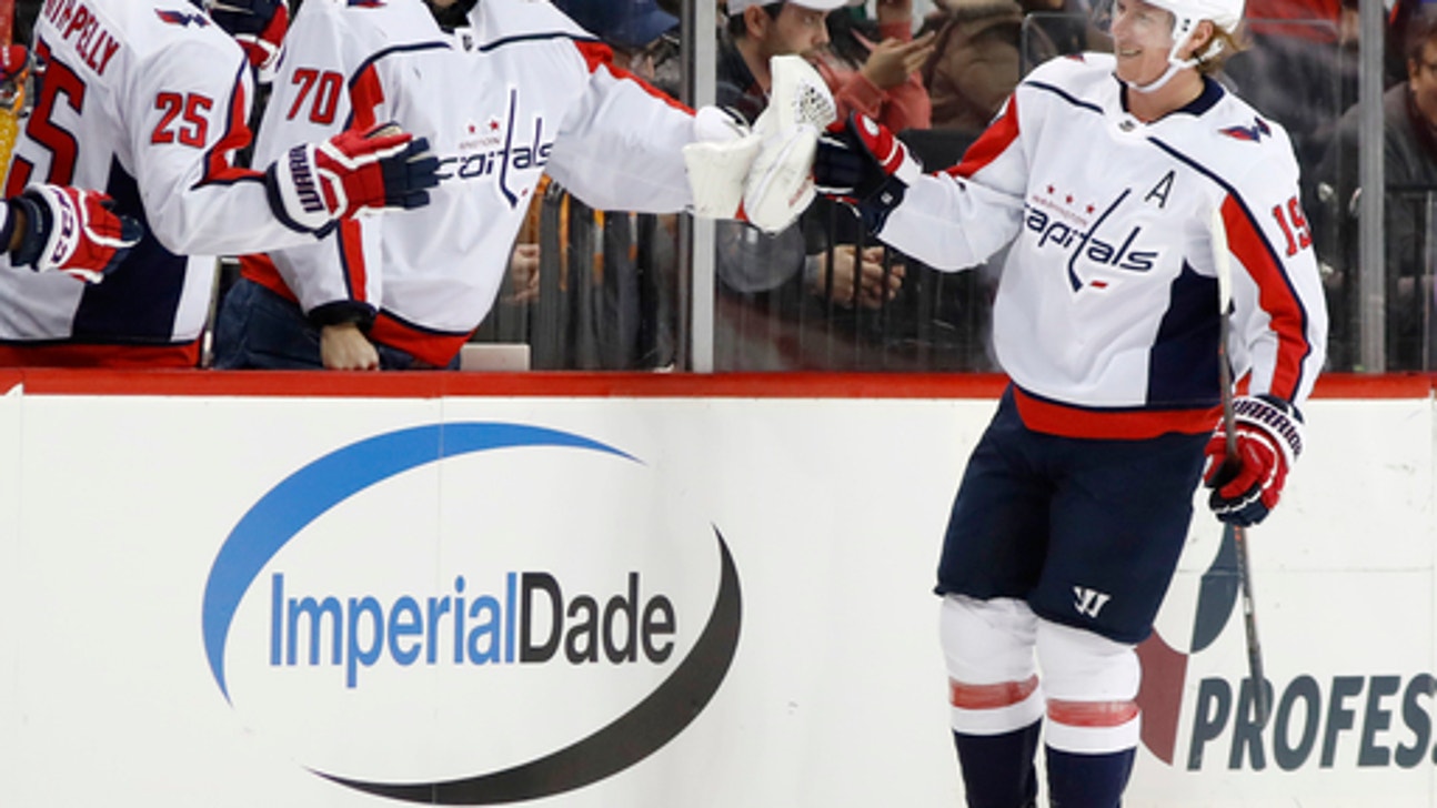 Oshie scores 2 to help Capitals beat Islanders 7-3