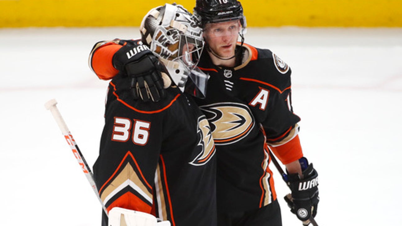 Ducks create playoff logjam with 4-2 win over Red Wings