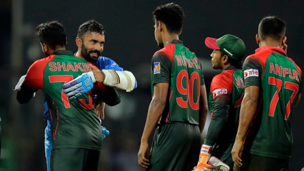 Karthik smashes 6 off last ball as India beats Bangladesh