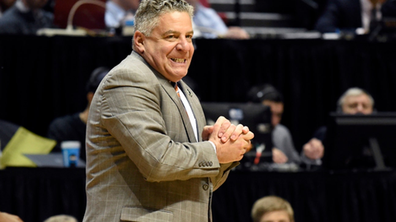 Auburn AD ‘absolutely’ expects Bruce Pearl to keep job