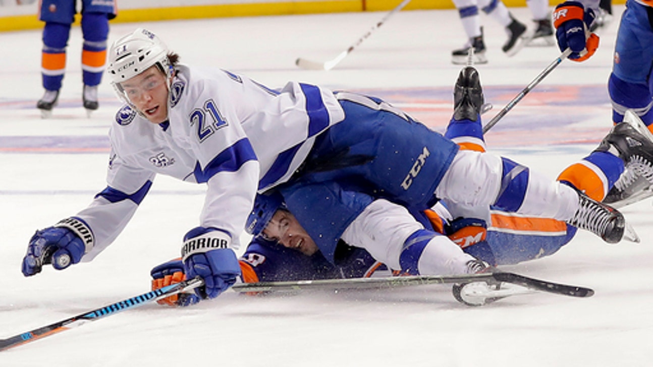 High-scoring Lightning hold off Islanders, 7-6