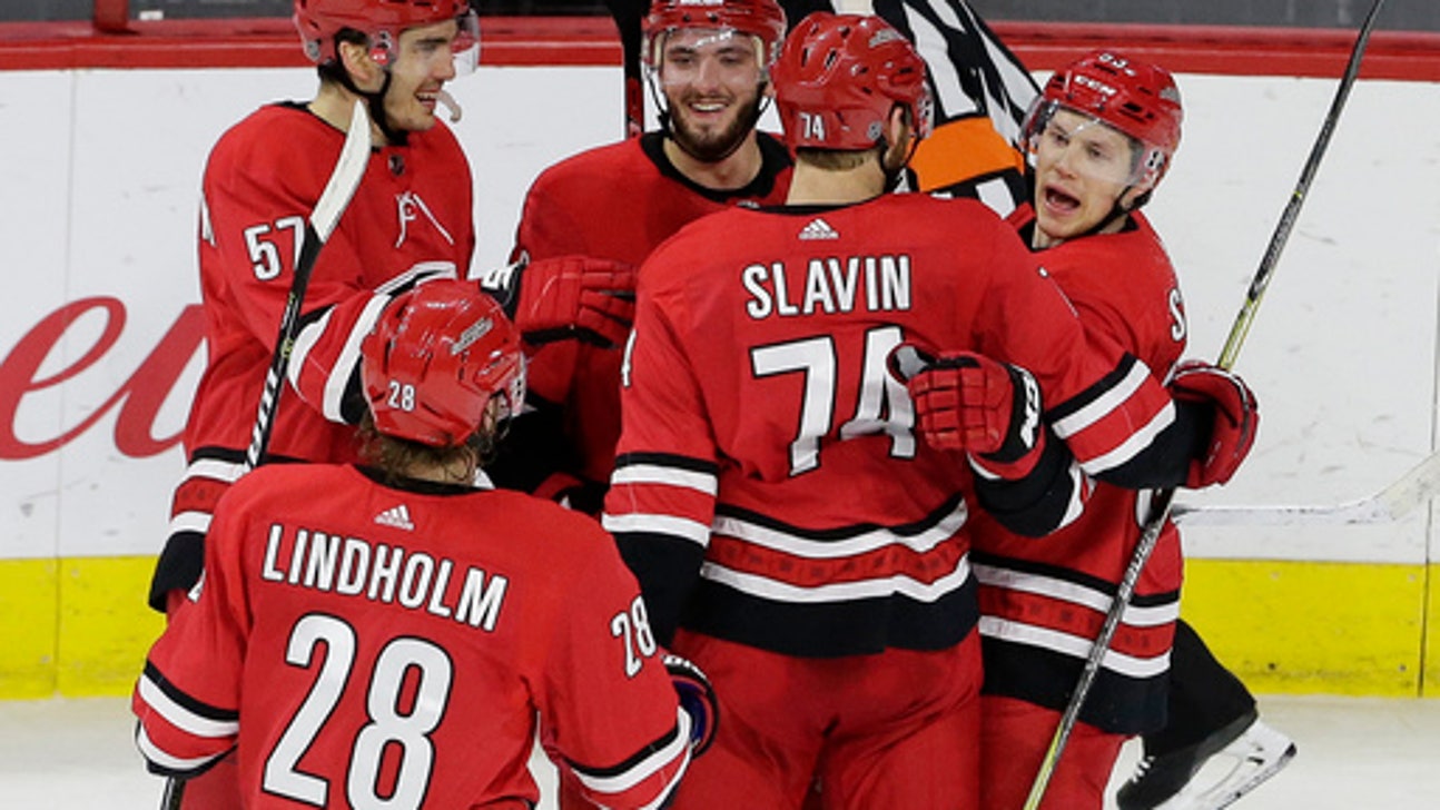 Carolina beats Coyotes 6-5 after giving up weird goal (Mar 22, 2018)