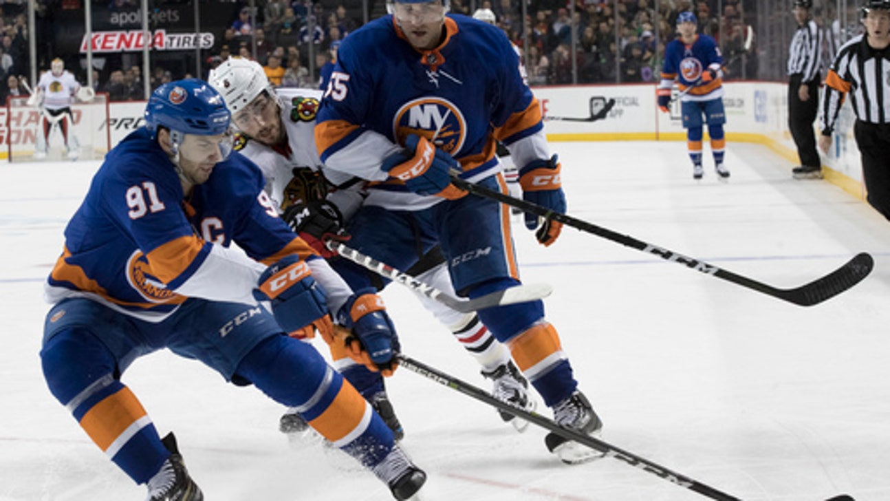 Forsberg helps Blackhawks beat Islanders 3-1