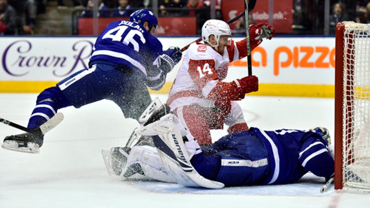 Maple Leafs top Red Wings 4-3 for 13th straight home win