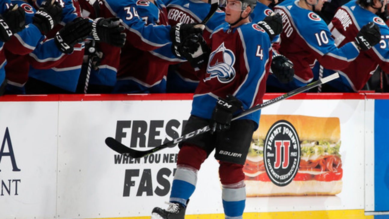 Varlamov strong before exiting, Avs beat Blackhawks 5-0