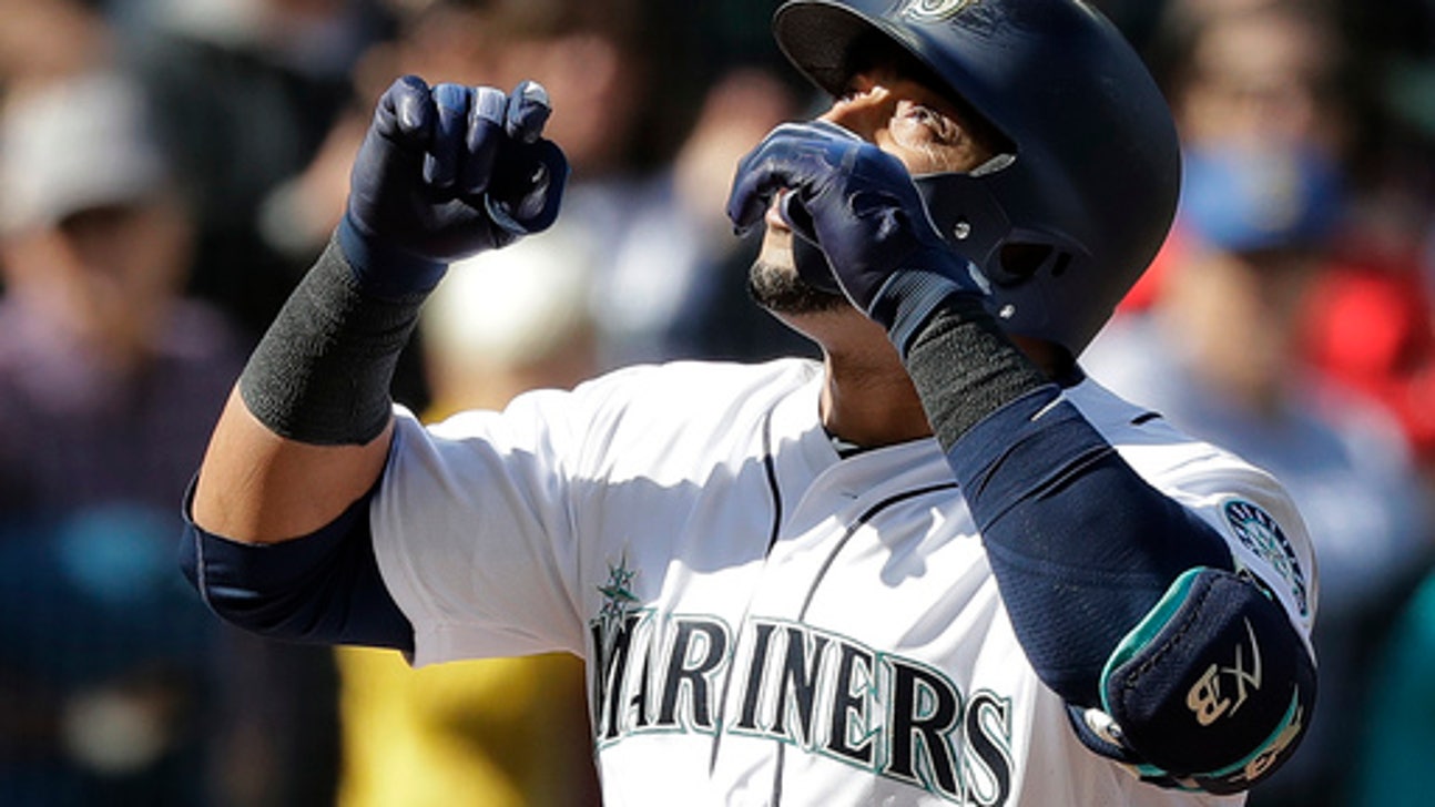 Mariners’ Nelson Cruz lands on DL after spraining ankle