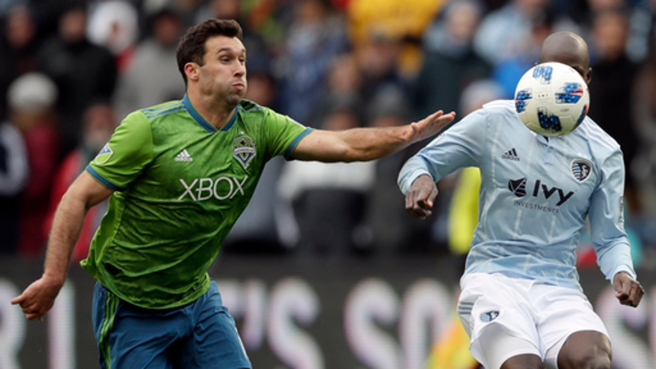 Zusi's goal lifts Sporting KC to 2-2 draw with Sounders (Apr 15, 2018)