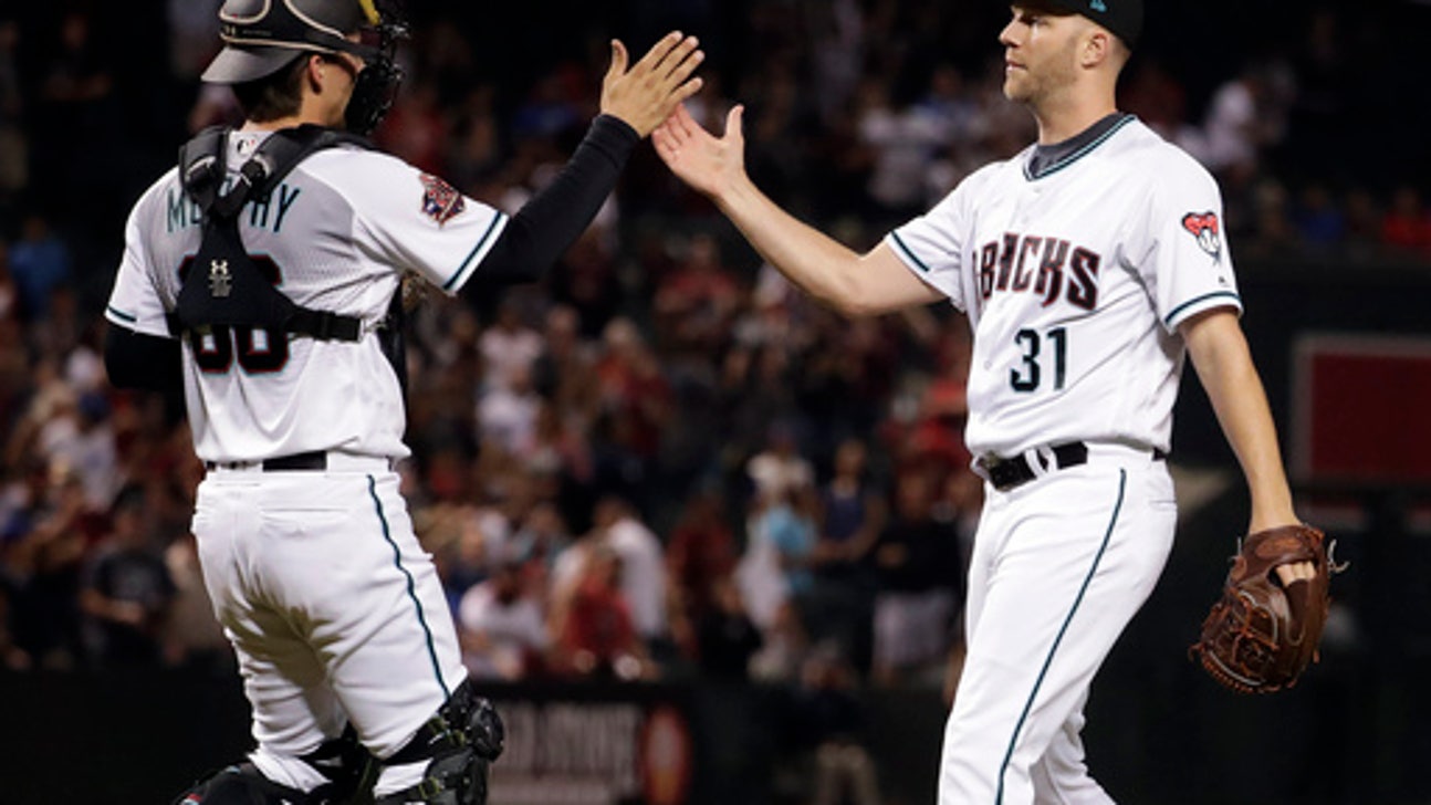 Descalso’s 2-run triple lifts D-backs past Dodgers 4-3
