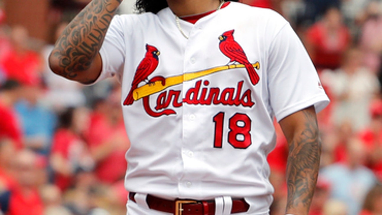 Martinez uses arm, bat to help Cardinals down White Sox 3-2