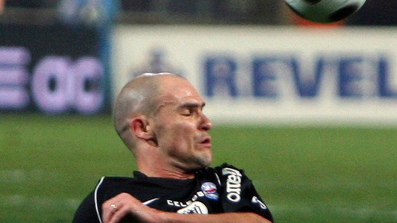 Troyes looking to the aging Nivet to help avoid relegation