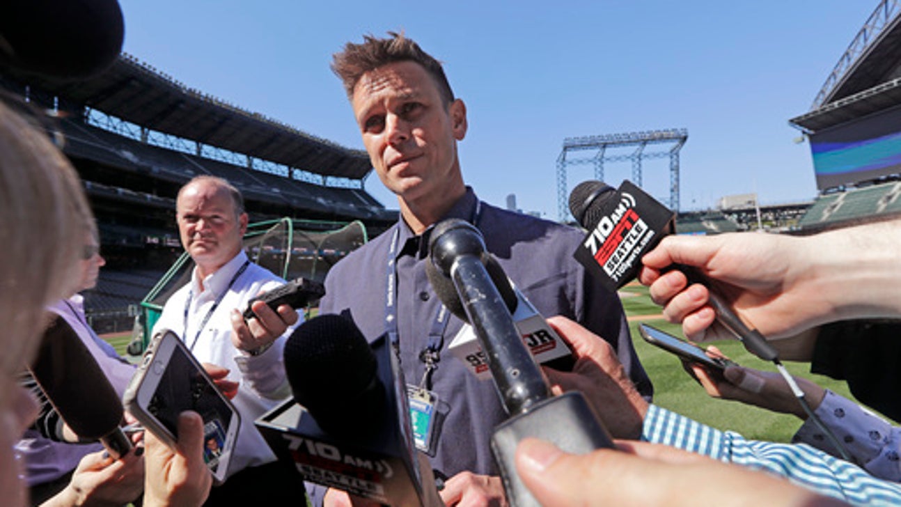 Mariners give GM Jerry Dipoto multiyear contract extension