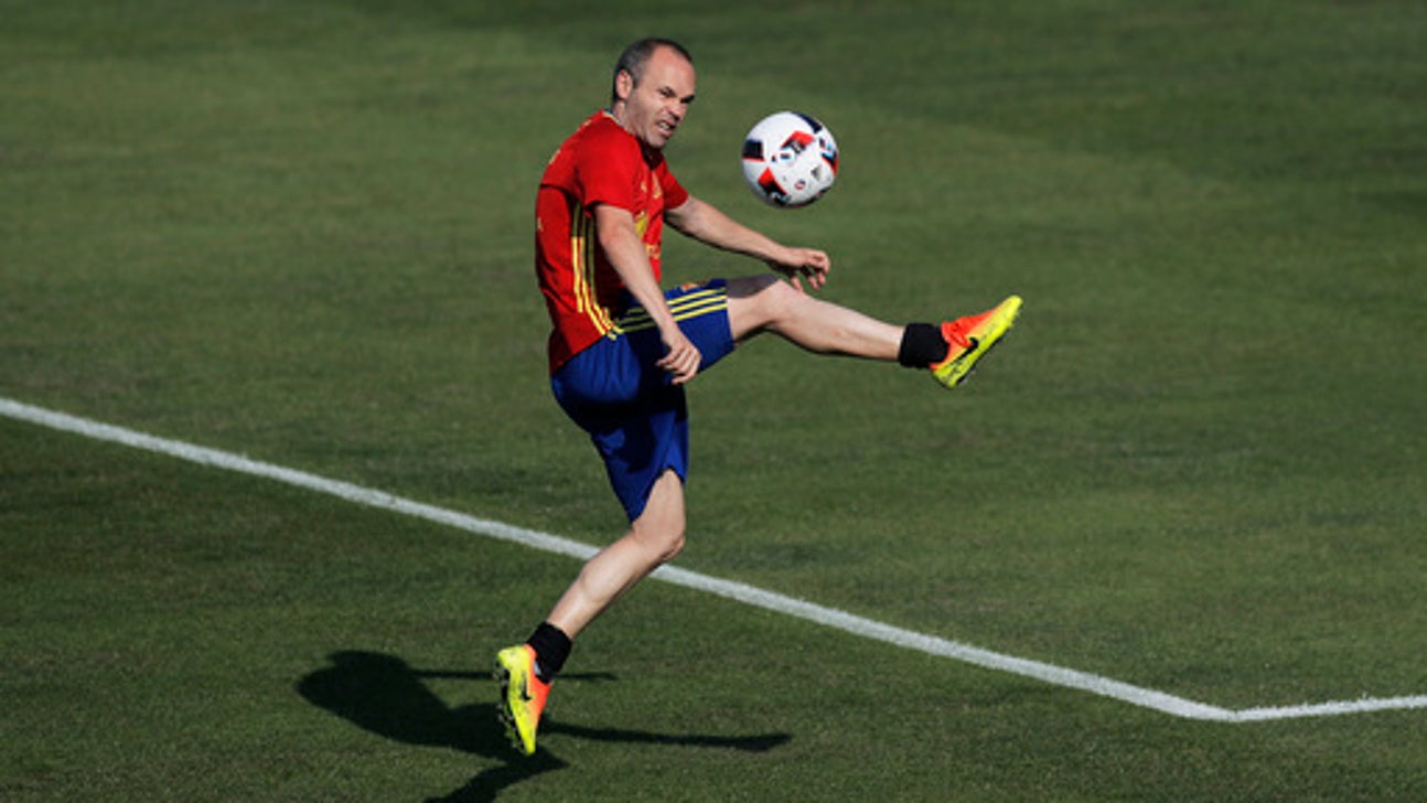 Spain’s golden generation gets 1 last shot at glory