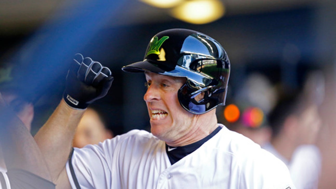 Kratz homers in Brewers debut as Milwaukee routs Mets 17-6