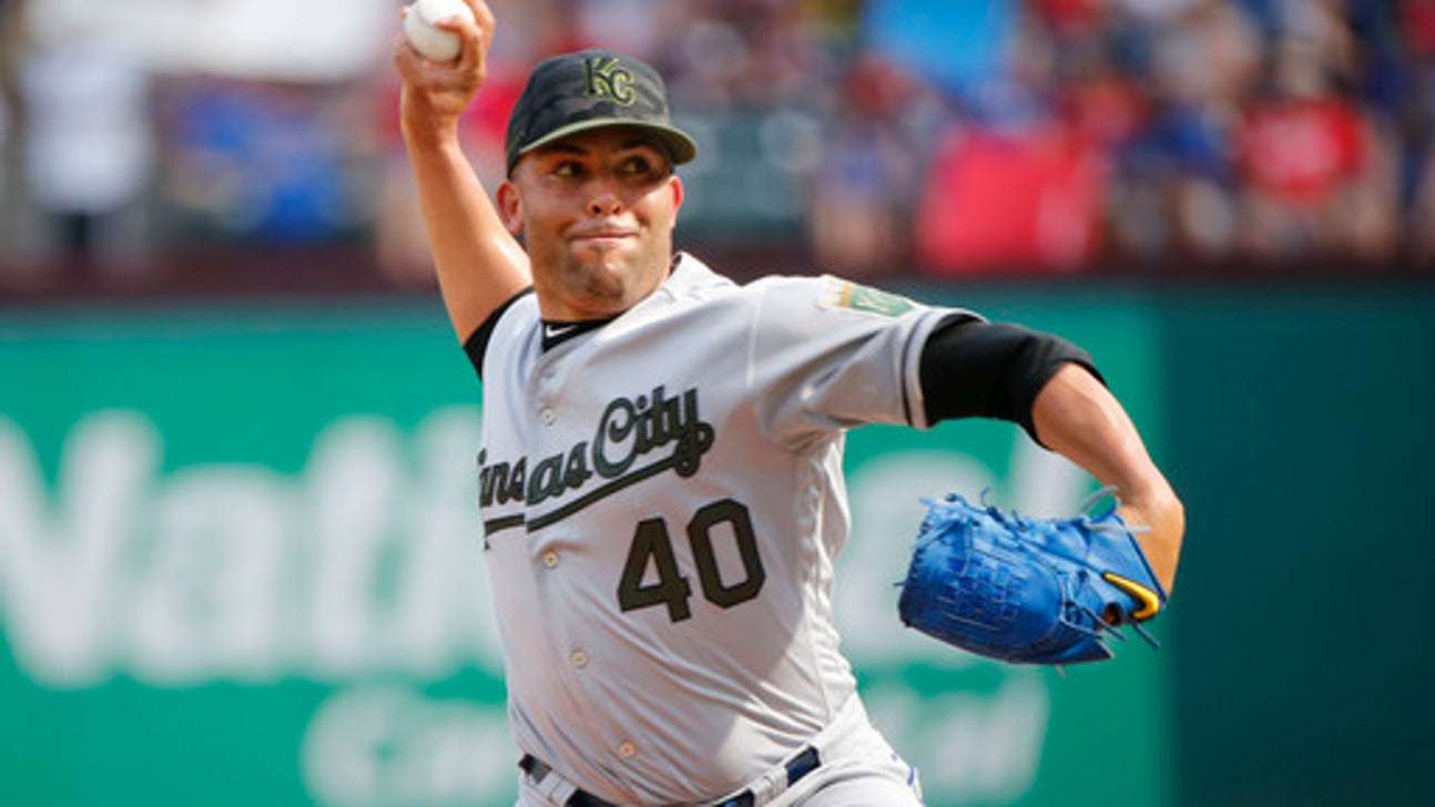 Nationals get RHP Kelvin Herrera from Royals for 3 players