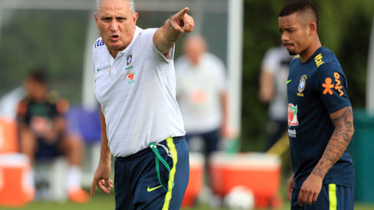 Douglas Costa, Augusto to miss friendly against Croatia