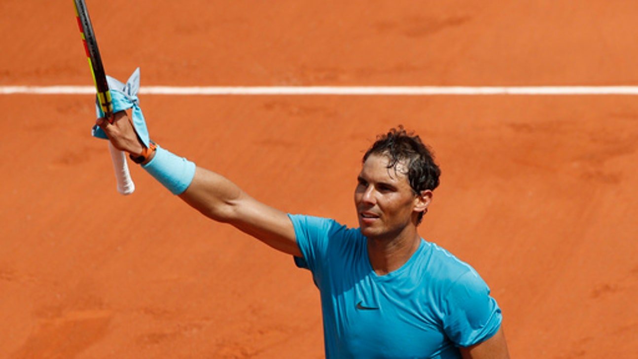Muguruza, Halep move into French Open semifinals