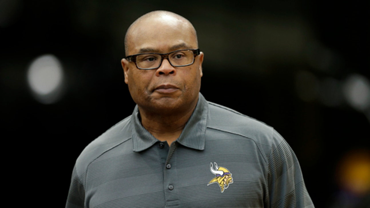 Mike Singletary stops by Detroit Lions’ minicamp