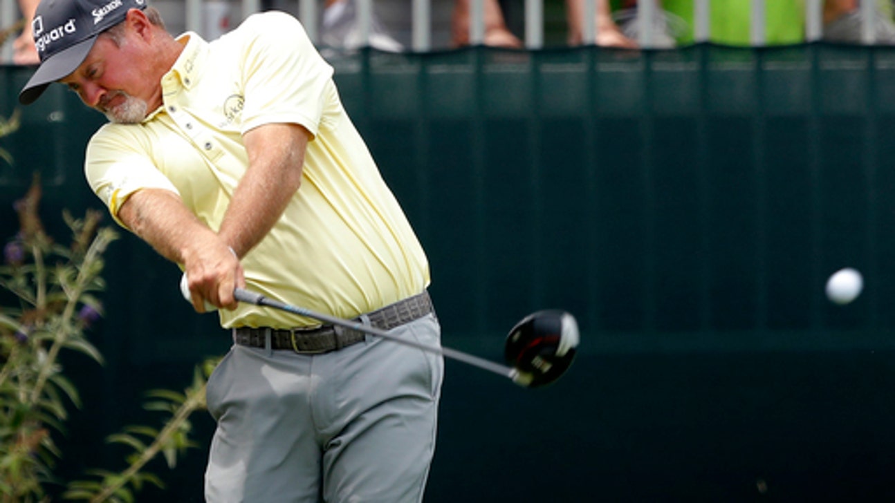 Kelly loses lead, then regains it, at US Senior Open