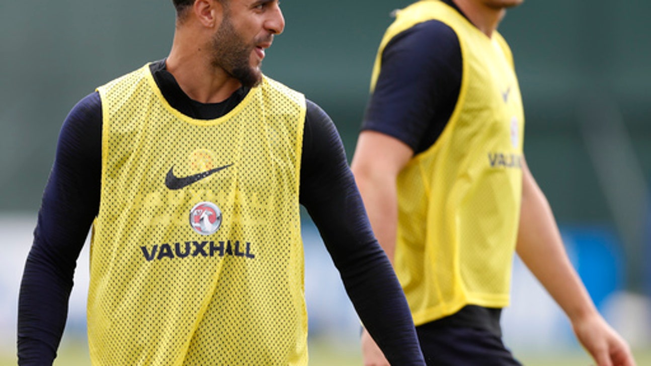 After lineup photographed, England urges media to help team