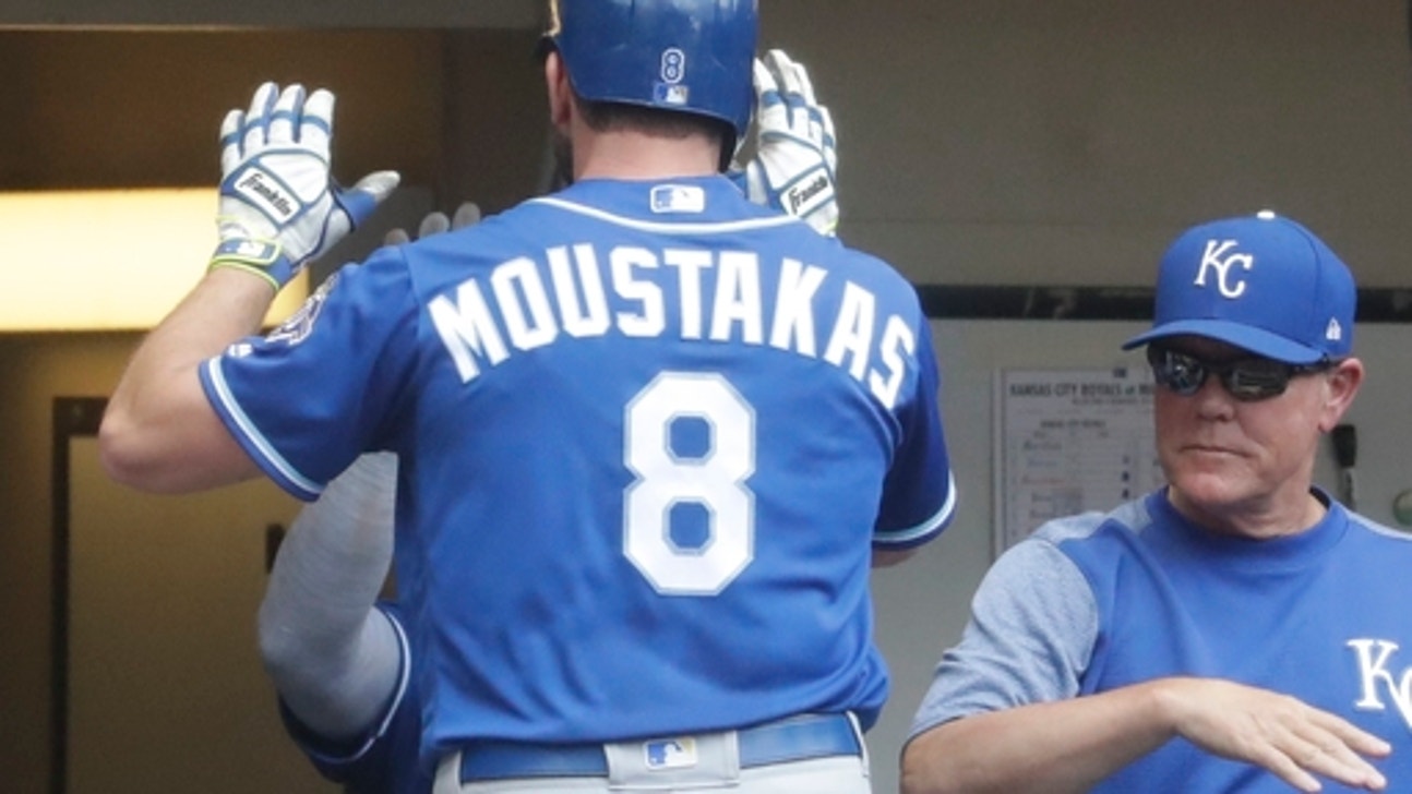 High five: Royals bust out bats to beat Brewers 5-4
