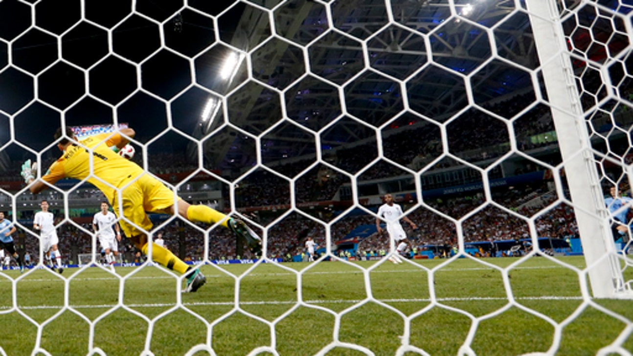 Cavani scores twice, Uruguay ousts Ronaldo and Portugal 2-1