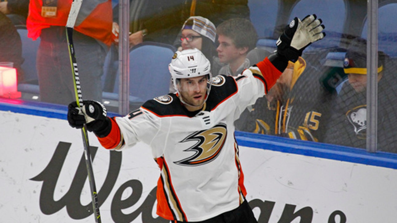 Adam Henrique signs 5-year extension with Anaheim Ducks